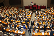 與, 과방위 ‘방송3법’ 처리 연기...차기 원내대표 선출 이후로