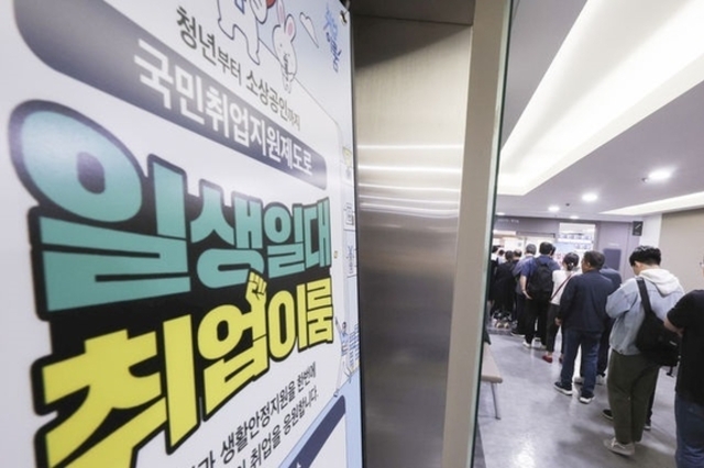 5월 취업자 증가폭 20만명대 회복…건설·제조업은 부진 지속