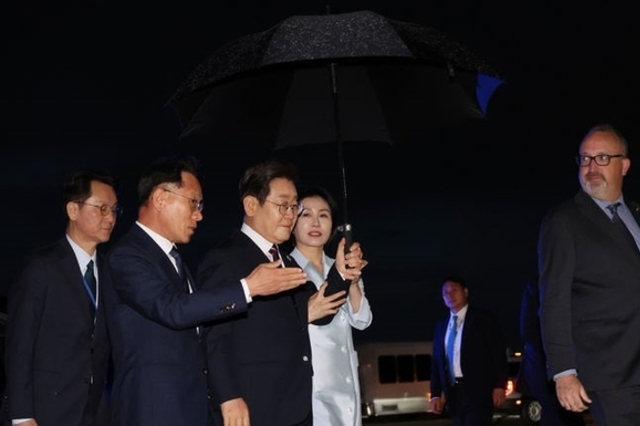 이 대통령, G7 정상회의 순방 마치고 귀국길