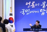 이 대통령 "민생회복지원금 추가 지급 계획 없어…재정 상황 녹록치 않아"