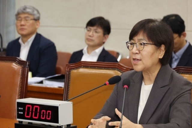 정은경, 내가 얻은 정보로 배우자 '주식 거래 부당 이익 취득' 의혹 전면 부인