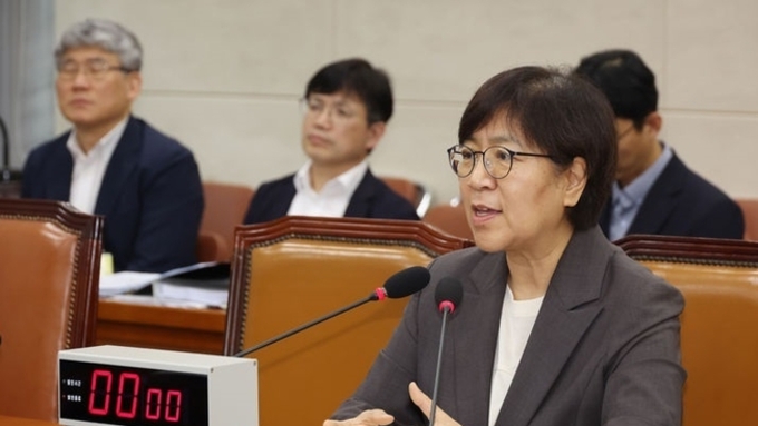 정은경, 내가 얻은 정보로 배우자 '주식 거래 부당 이익 취득' 의혹 전면 부인