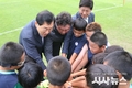 “화랑대기는 경주의 자랑”…주낙영 시장, 유소년 축구대회 현장 격려