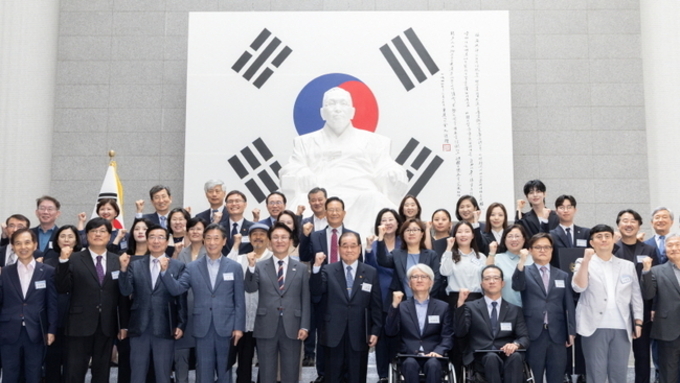 국민 70 "친일 잔재 청산 안 됐다"