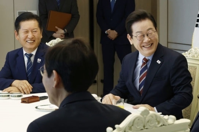 이 대통령, 여야 대표에 "국정에 국민 모든 목소리 공평히 반영 노력"