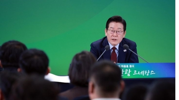 [리얼미터] 李 대통령 국정수행 평가 '잘한다' 54.5·'잘못한다' 41.1