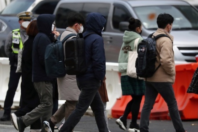오늘 찬 공기에 강한 바람 더해져 체감온도 '뚝'…낮 최고 22도