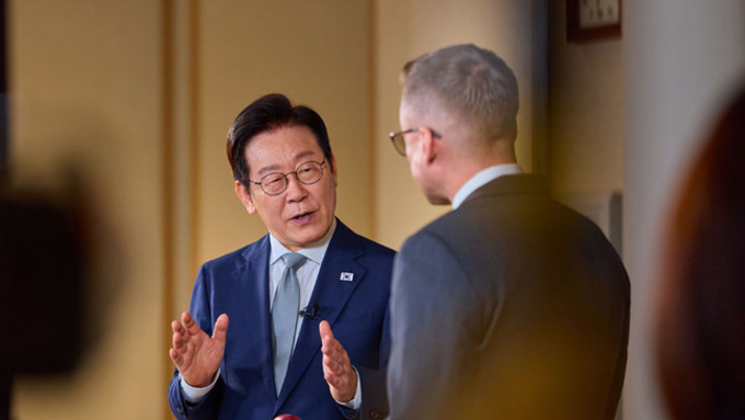 李 대통령 국정수행 평가 '잘한다' 53.0·'잘못한다' 43.3 [리얼미터]