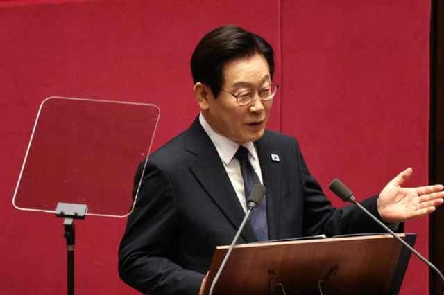 이재명 대통령 “방위산업 AI 시대 주력 제조업으로 육성..자주국방 확실하게 실현”