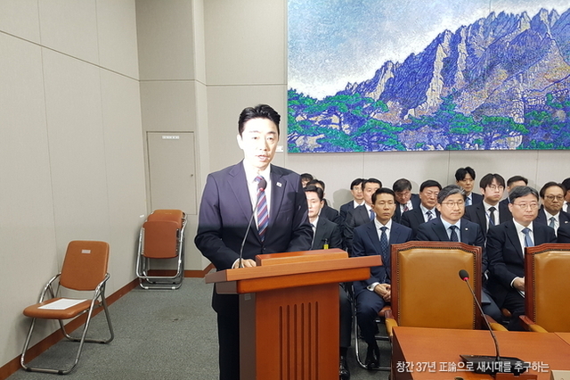 강훈식 “대통령실 컴퓨터·필기도구도 없었고 무덤 같았다..한국 큰 고비 넘겼지만 위기 여전”