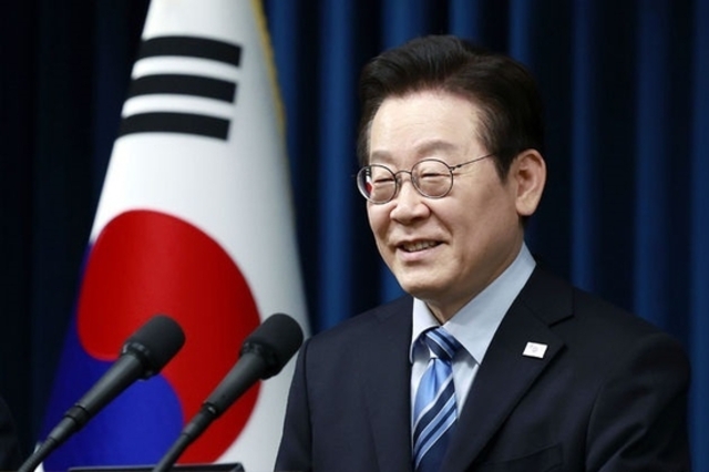 李대통령 긍정 평가 54.5 부정평가는 41.2 [리얼미터]