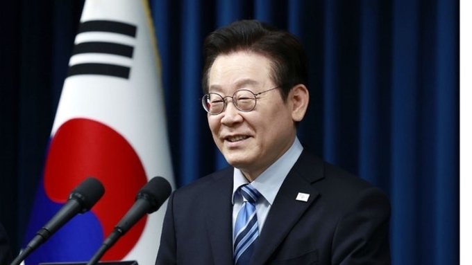 李대통령 긍정 평가 54.5 부정평가는 41.2 [리얼미터]