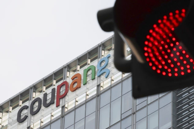 대규모 개인정보 유출 쿠팡, 제3자 접속 면책규정...탈퇴 어렵고 대관조직 확대 비밀 사무실 의혹