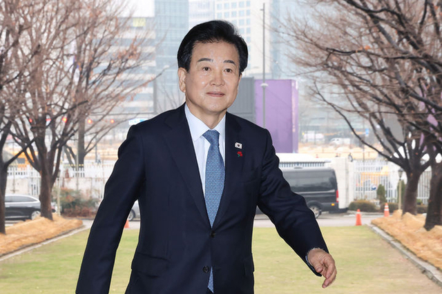 정동영 “윤영호 야인 시절 한번 만났고 한학자 면식 없어...명예훼손 법적 책임 물을 것”