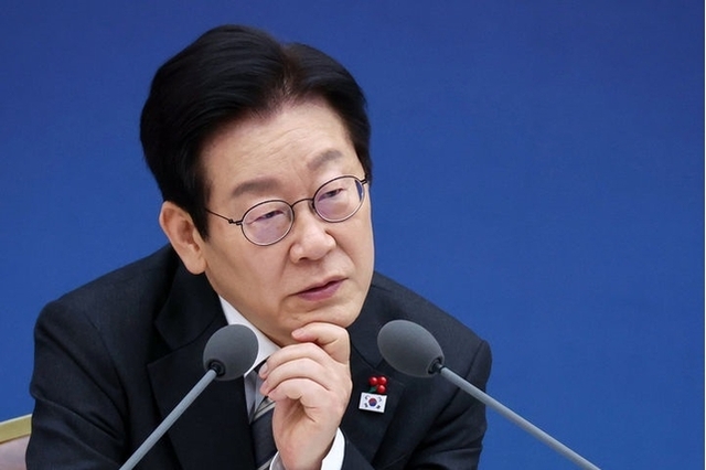 李 대통령 국정수행 평가 '긍정' 54.3· '부정' 41.5 [리얼미터]