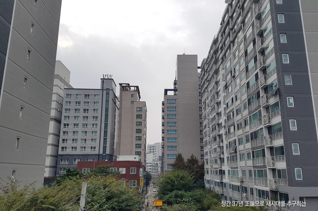 與 “당정, 부동산 공급 대책 마련했고 발표 시점 여러 상황 종합 고려해 결정”