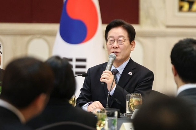 李 대통령 "한한령 해제 단계적으로 조금씩 이뤄질 것…곧 실제 협의"