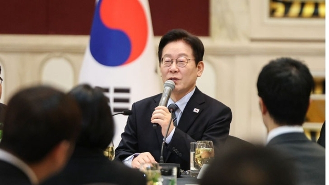 李 대통령 "한한령 해제 단계적으로 조금씩 이뤄질 것…곧 실제 협의"