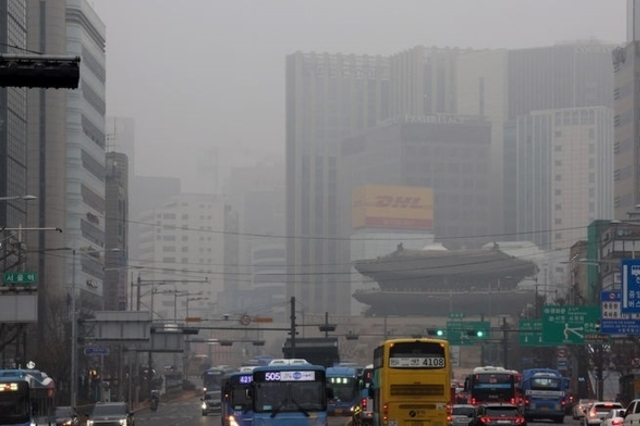오늘 전국 곳곳 짙은 안개...수도권 미세먼지 기승