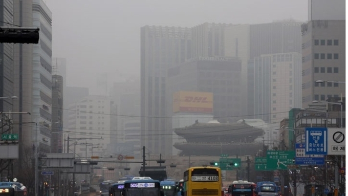 오늘 전국 곳곳 짙은 안개...수도권 미세먼지 기승