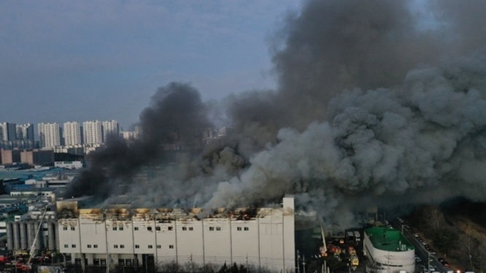SPC삼립 시화공장 불, 3명 부상·9명 대피…대응 1단계 발령