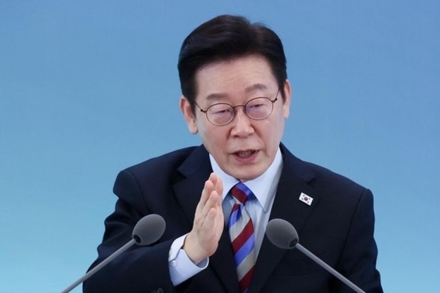 李 대통령 국정수행 평가 '긍정' 55.8 '부정' 39.1 [리얼미터]