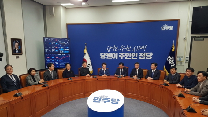 정청래 “지방선거 전 조국혁신당과의 합당 논의 중단...연대와 통합 위한 추진준비위 구성”