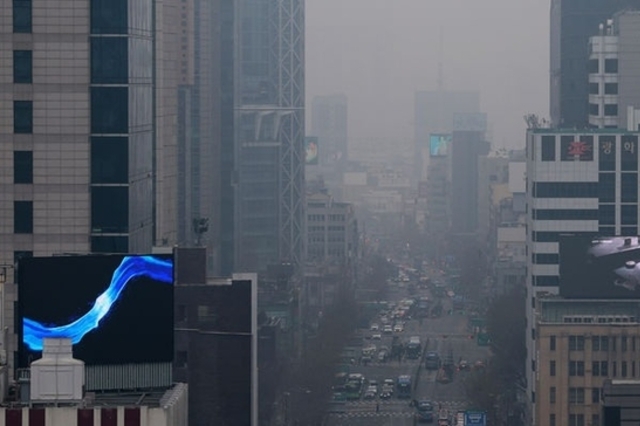 오늘 낮 최고 7~14도 '포근'…전국 곳곳 미세먼지 '나쁨'