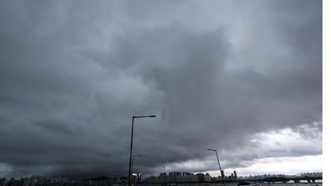 오늘 낮 최고 16도 포근…동해안 대기 건조