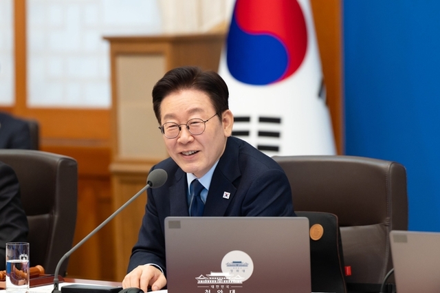 이재명 대통령 “살지도 않을 집 사 모아 온갖 사회문제 야기하면 책임·부담 지워야”