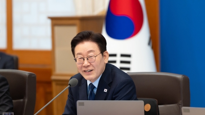 이재명 대통령 “살지도 않을 집 사 모아 온갖 사회문제 야기하면 책임·부담 지워야”