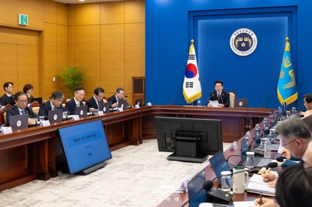 이재명 대통령 지지율 64 2주 전보다 1p↑...긍정 평가 이유 경제/민생, 부동산 17 1위