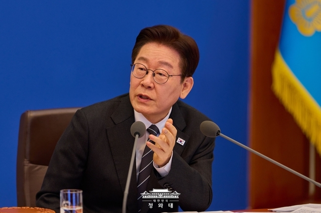이재명 대통령 “물가 안정 가장 시급...민생 부담 덜기 위한 정책 적극 발굴 신속 집행하라”