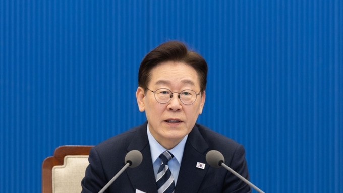이재명 대통령 “밤 새서 최대한 신속하게 추가경정예산안 편성하라...골든타임 허비 안 돼”