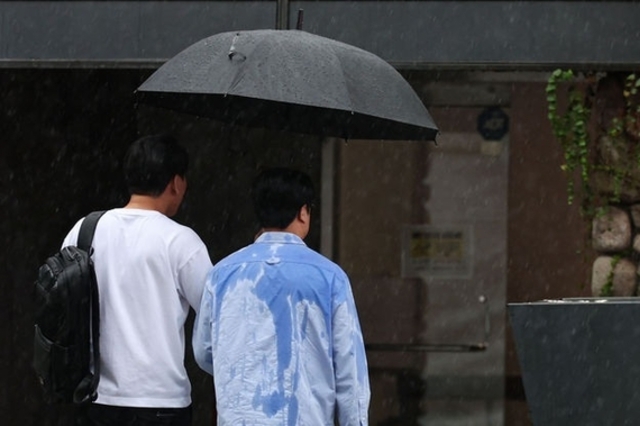 오늘 전국 비 오후 대부분 그쳐…중부·남서부 미세먼지