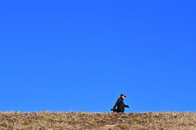 오늘 맑은 하늘·일교차 주의 ...낮 최고기온 11~17도