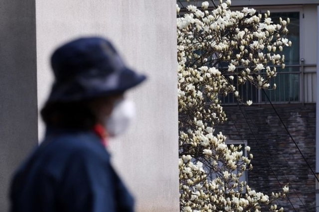 오늘 낮 기온 최고 20도 안팎 '포근'…남부는 비