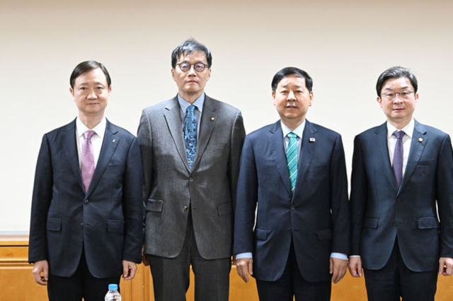 정부, 추경·정책금융 통해 시장 안정에 나서...외국인 4.4조 유입에도 "변동성 경계"