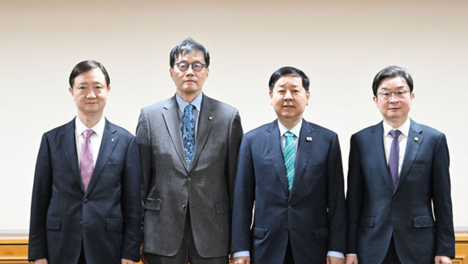 정부, 추경·정책금융 통해 시장 안정에 나서...외국인 4.4조 유입에도 "변동성 경계"