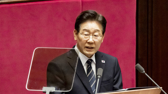 이재명 대통령 “민생경제 전시상황...중동전쟁 단기간에 끝나지 않을 수 있어 철저히 대응해야”