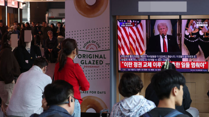 도널드 트럼프 “이란 최대의 다리 무너져...파괴하는 일 아직 시작조차 안 해”