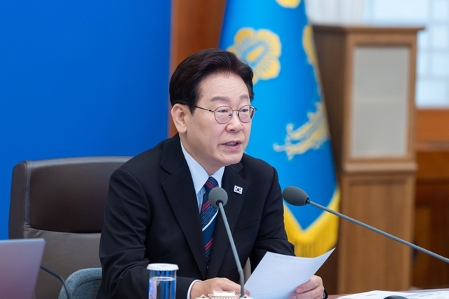 이재명 대통령 “첨단기술과 인재 국가 안보 차원에서 중점 보호해야”