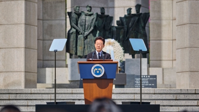 이재명 대통령 “독재의 군홧발은 불평등과 빈곤의 틈새 파고들어 민주주의 파괴 정당화한다”