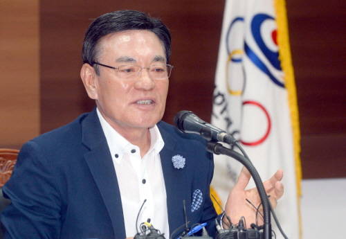 ▲박순호 인천아시아경기대회 선수단장이 18일 오전 서울 노원구 공릉동 태릉선수촌 챔피언하우스에서 기자회견을 하고 있다.