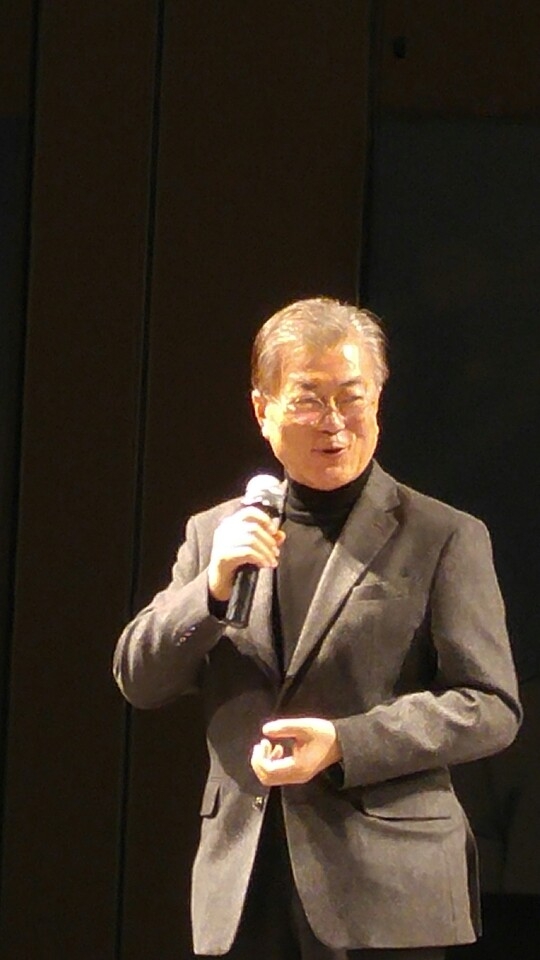문재인 전 대표는 4일 서울 서초구 더케이호텔에서 열린 대학생·청년 지지모임 '허니 MOON' 출범식에 참석해 인사말을 전하고 있다.(사진=유한태 기자)