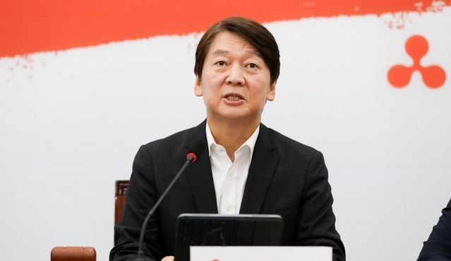 안철수 국민의당 대표가 9일 오전 서울 여의도 국회에서 열린 당 최고위원회의에서 발언하고 있다.