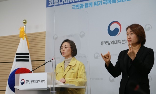 임숙영 질병관리청 중앙방역대책본부 상황총괄단장이 21일 충북 오송 질병관리청에서 신종 코로나바이러스 감염증(코로나19) 브리핑을 열고 발언하고 있다.