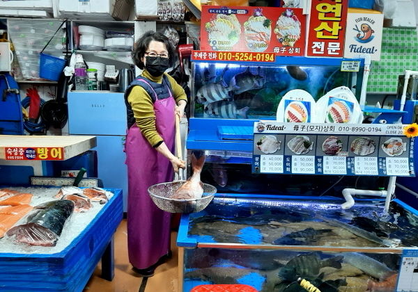 노량진 수산시장 ‘모자상회’