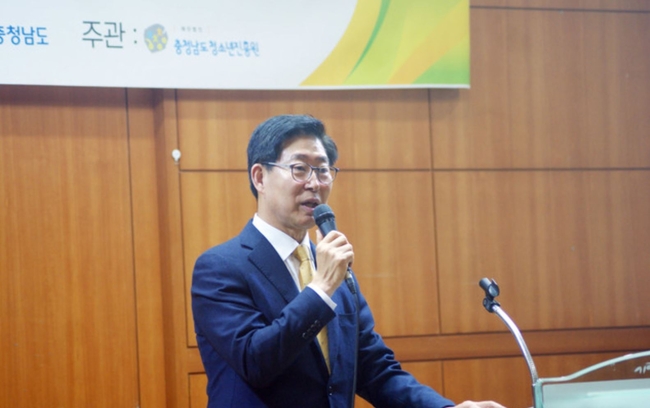 충청남도 양승조 도지사가 2019년 10월 18일 오후 충남 천안의 호서대학교 천안캠퍼스에서 (재)충청남도청소년진흥원 주관으로 열린 ‘2019년 충청남도청소년포럼’에서 인사말을 하고 있다 (사진=뉴시스 제공)