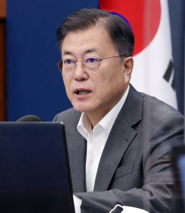  문재인 대통령이 17일 오후 청와대 여민관에서 열린 수석보좌관회의에 참석해 발언하고 있다.(사진=뉴시스 제공)